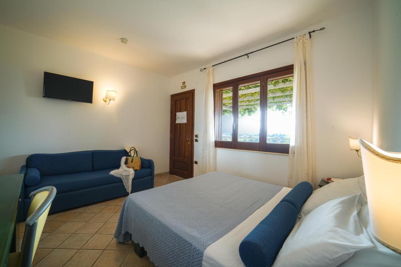 Hotel Scoglio Del Leone Zambrone Kültér fotó