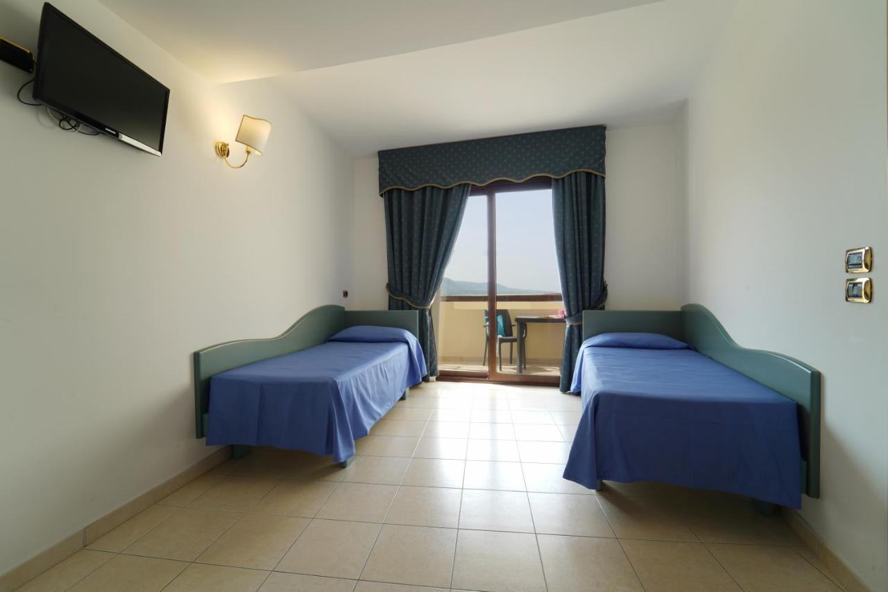 Hotel Scoglio Del Leone Zambrone Kültér fotó