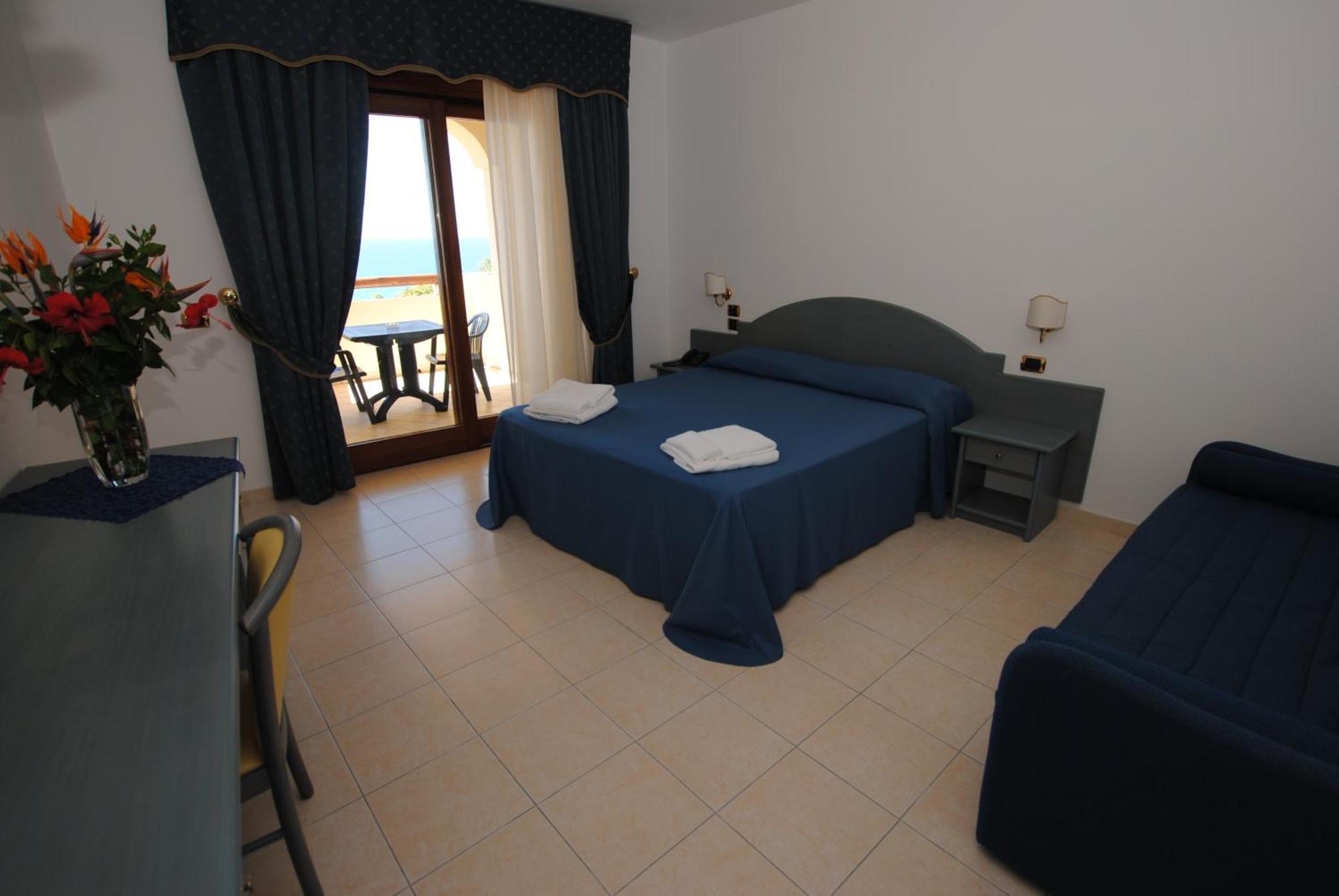 Hotel Scoglio Del Leone Zambrone Kültér fotó
