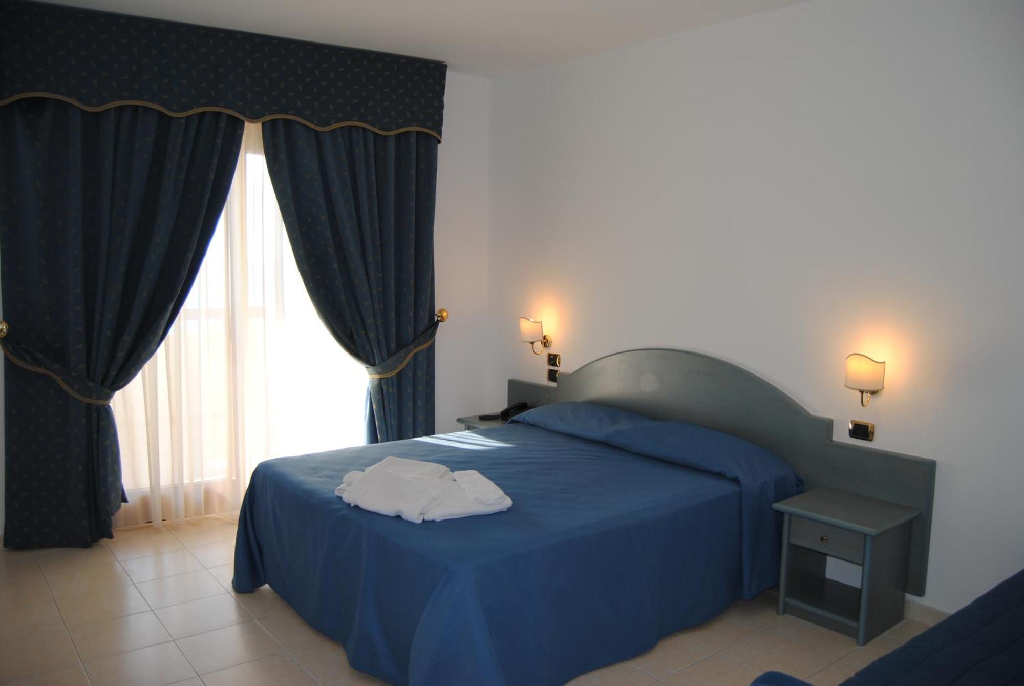 Hotel Scoglio Del Leone Zambrone Kültér fotó
