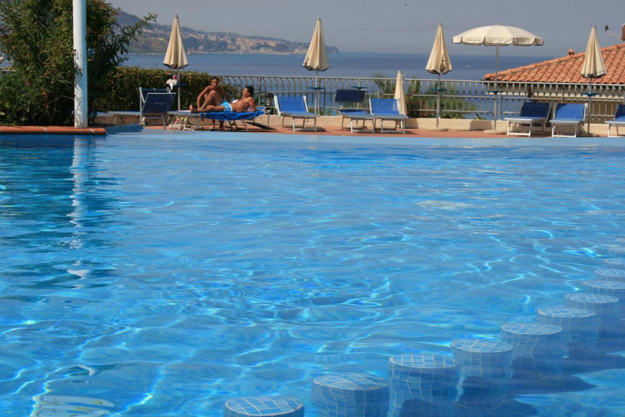 Hotel Scoglio Del Leone Zambrone Kültér fotó