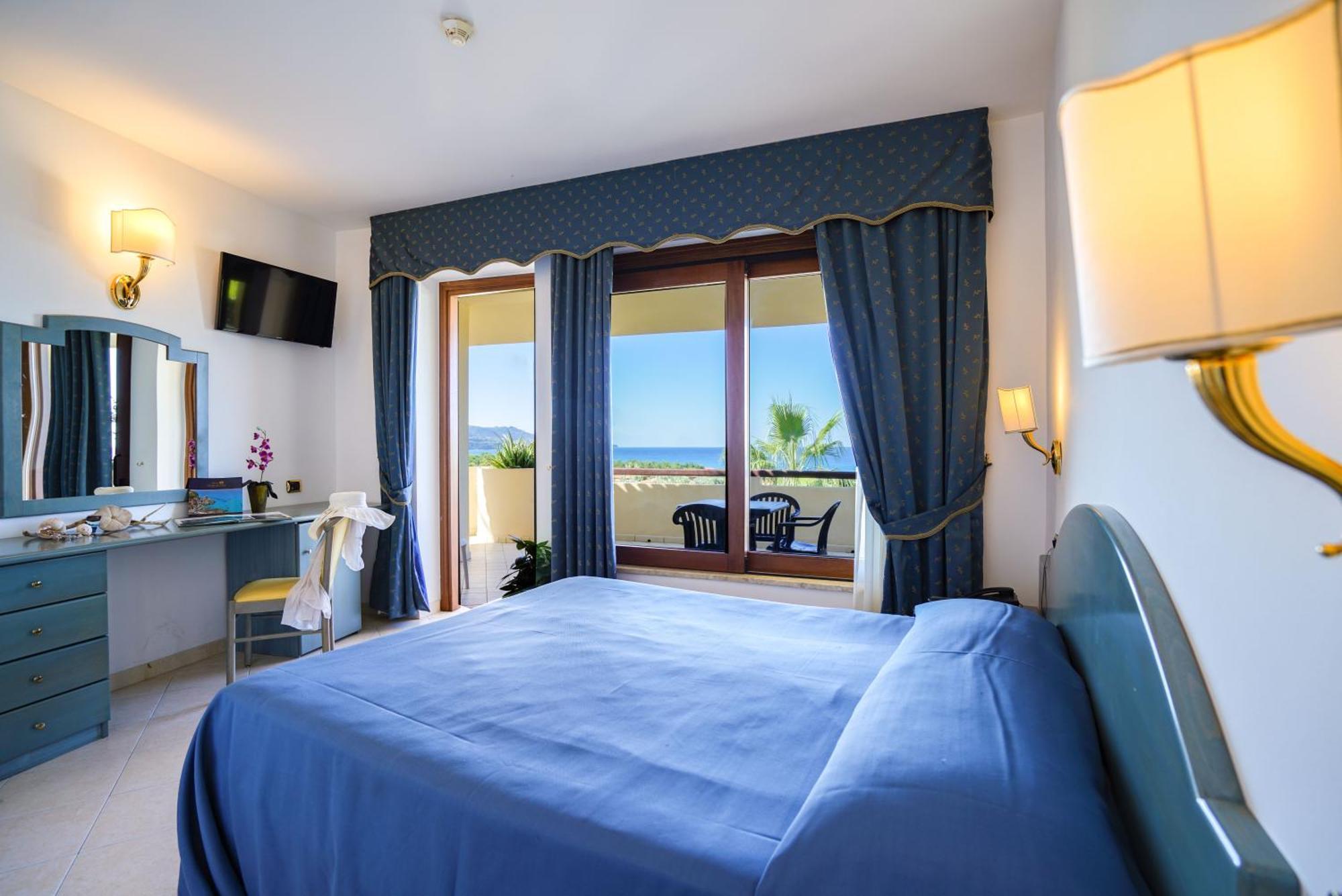 Hotel Scoglio Del Leone Zambrone Kültér fotó