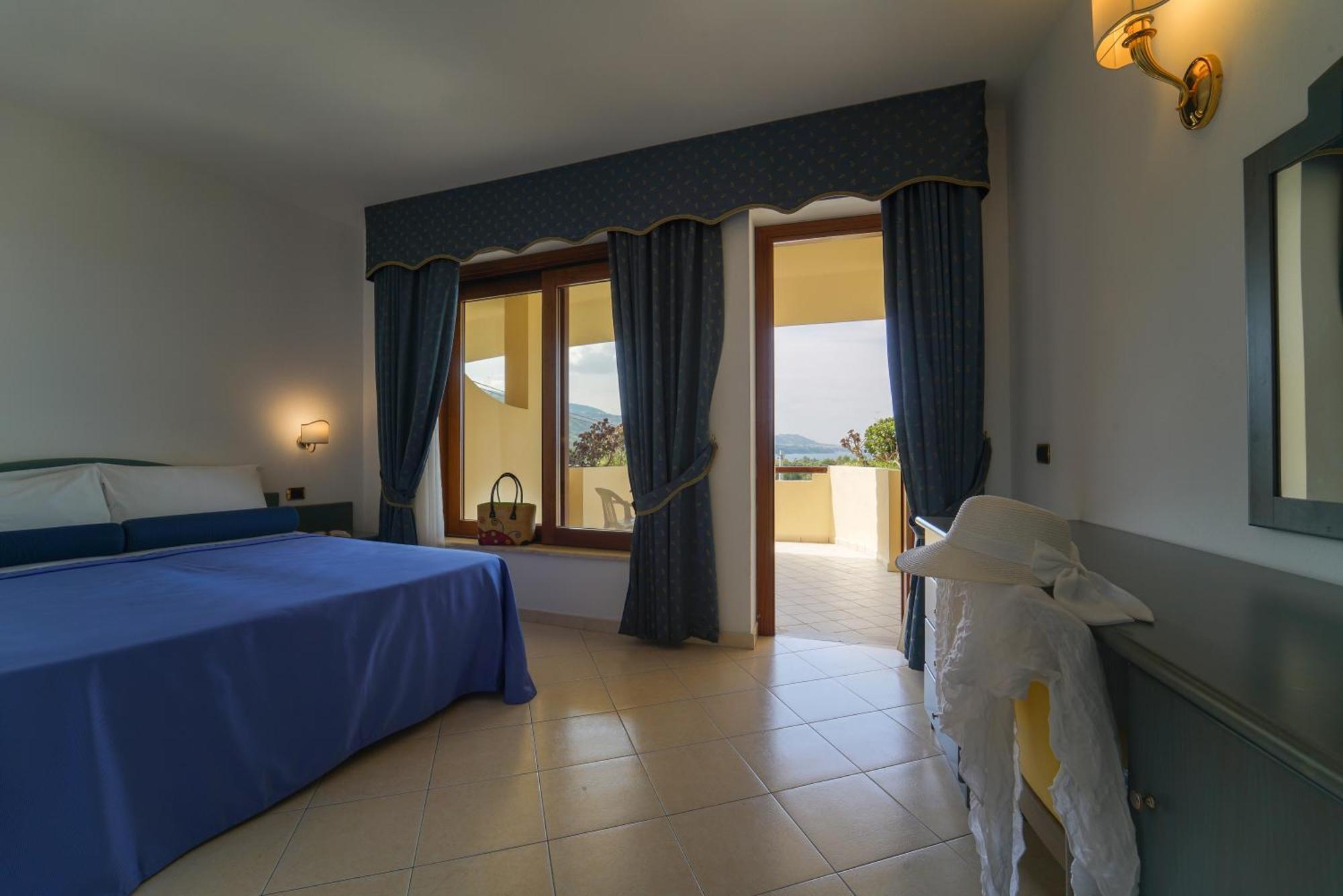 Hotel Scoglio Del Leone Zambrone Kültér fotó