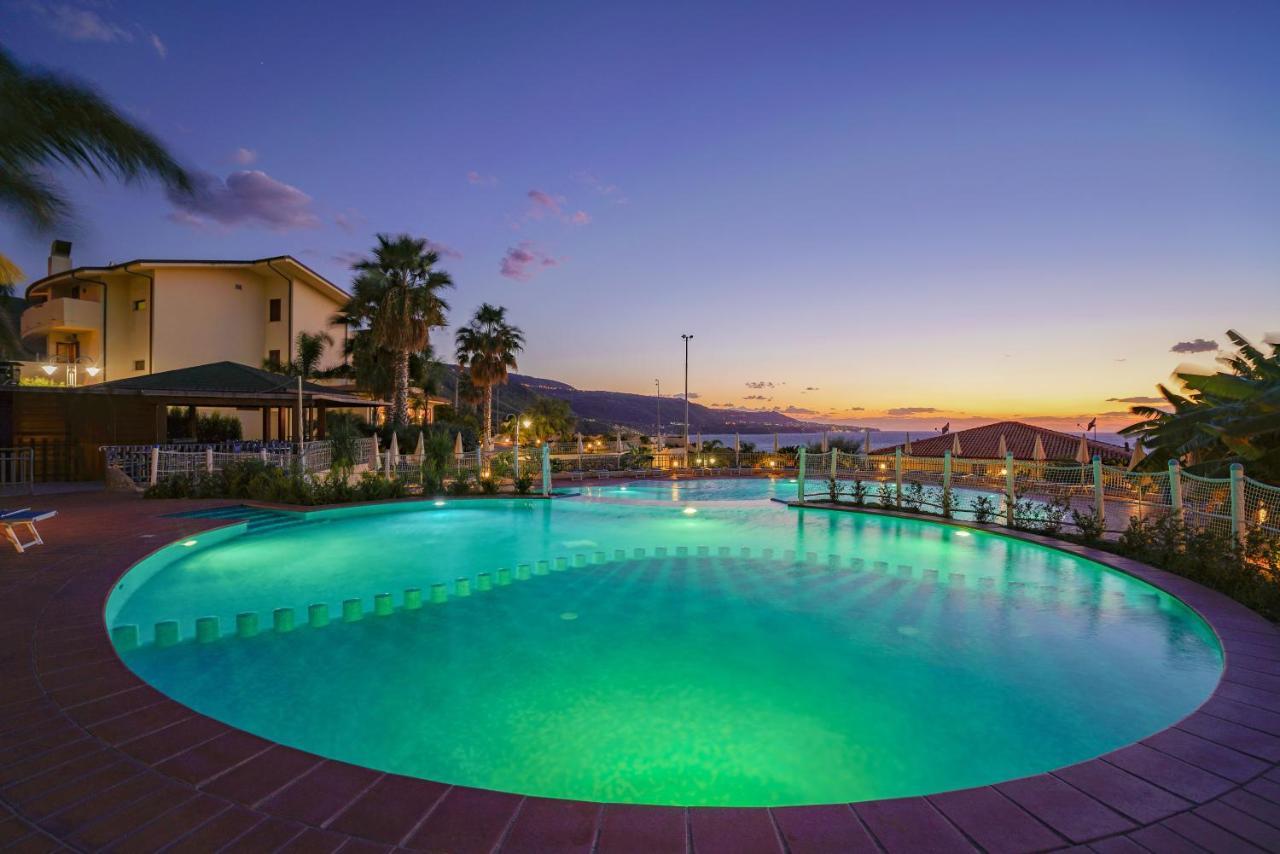 Hotel Scoglio Del Leone Zambrone Kültér fotó